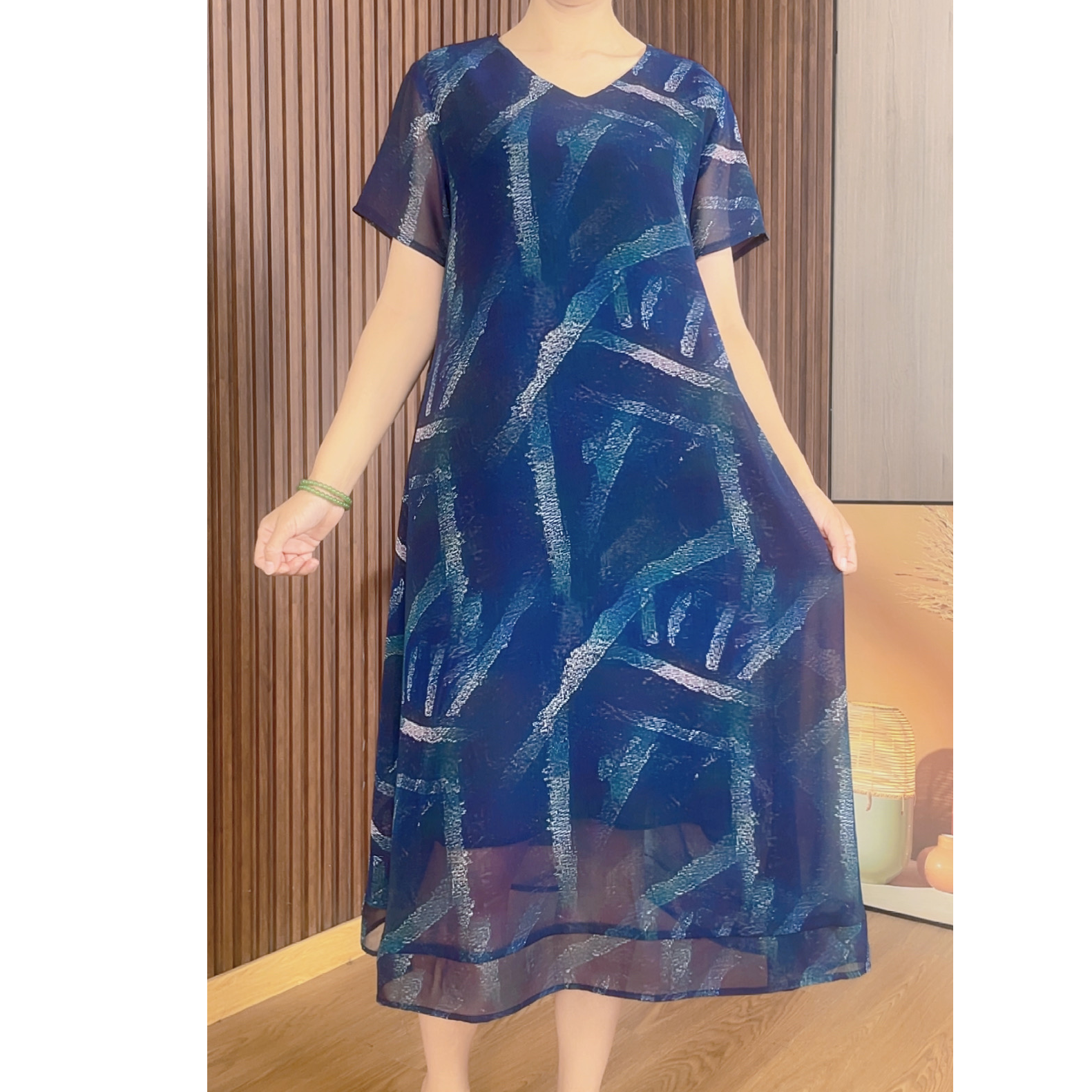 蓝交叉2025夏季新款短袖蓝色连衣裙女舒服透气大码25