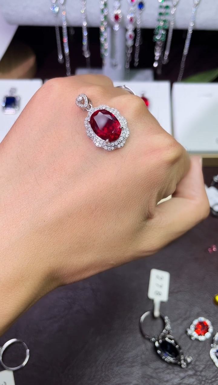 合金颈饰合成钻石红宝吊坠