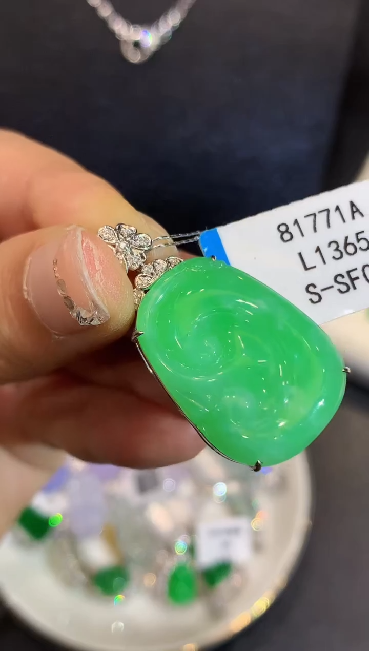 吊坠(不含链)18K金镶嵌翡翠L1365多样性发其一