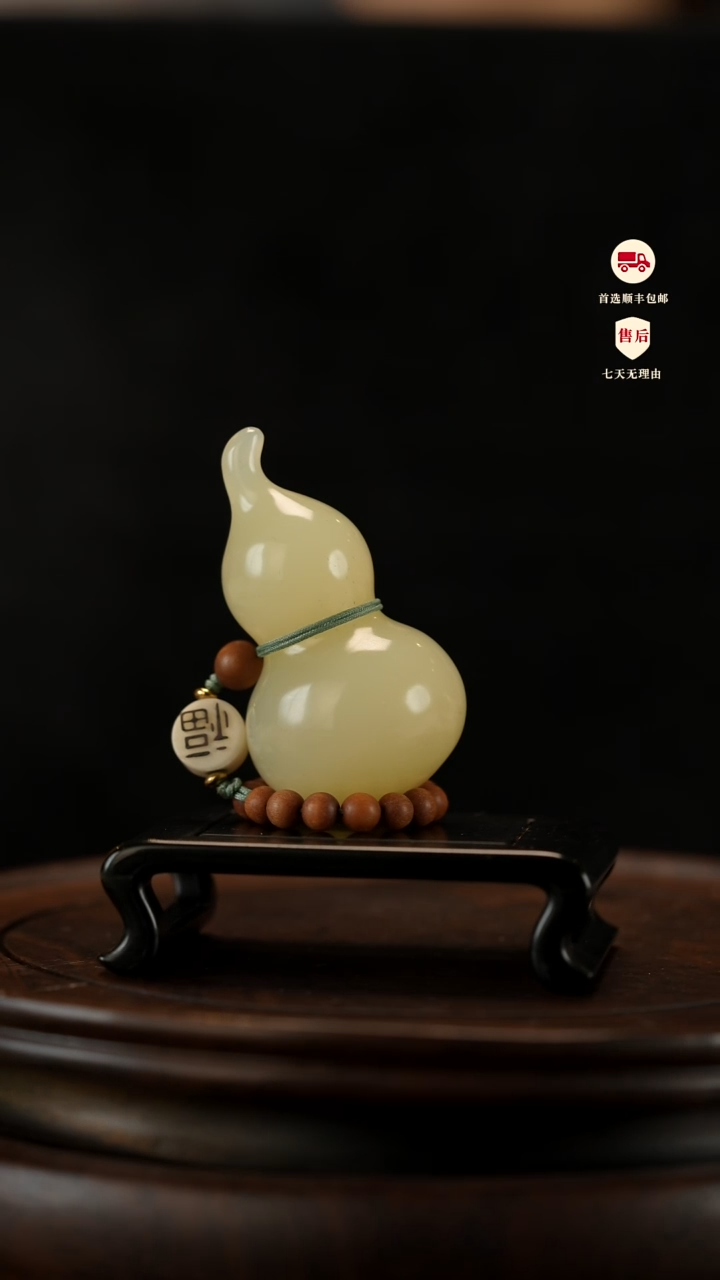 云南石荔枝白雕刻：手捻福禄手把件摆件