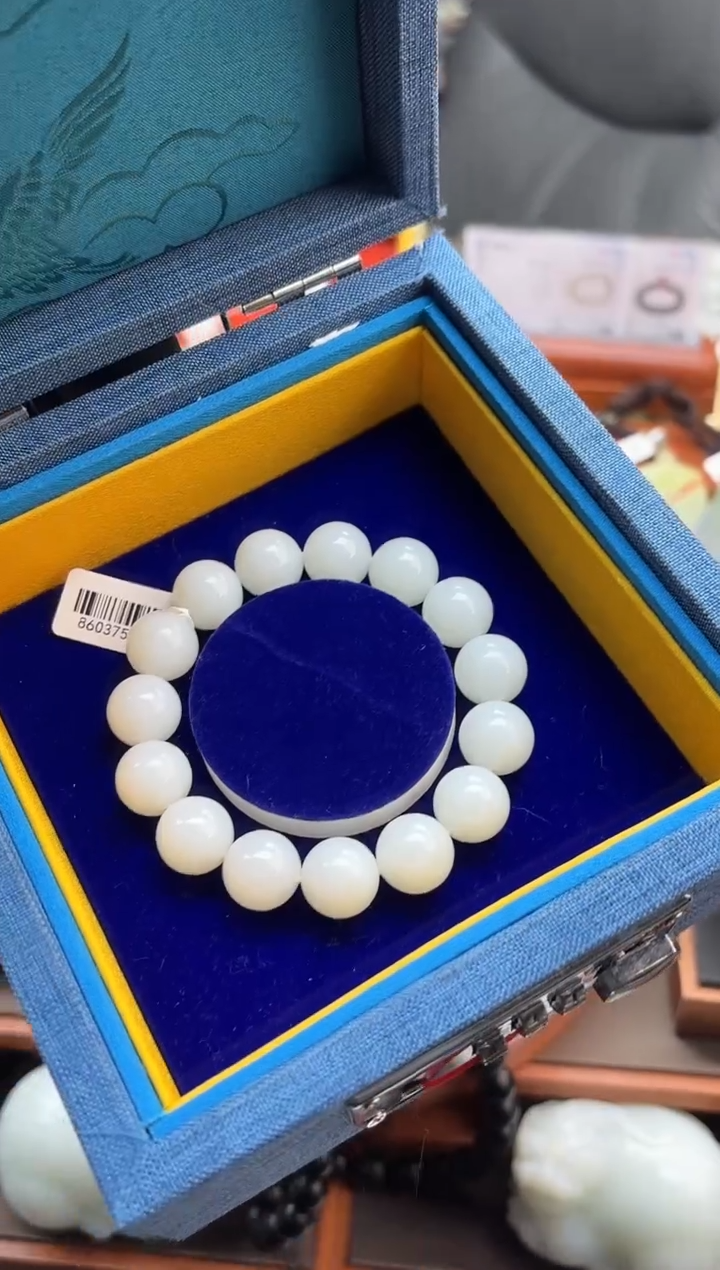 未镶嵌手串和田玉董小姐推荐 多样性发货 拍一发一z15