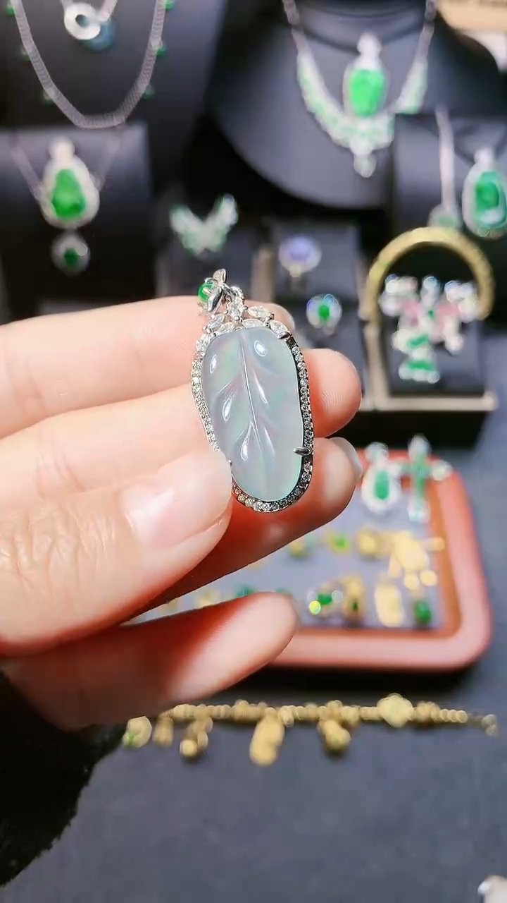 【闪购商品】翡翠吊坠(赠链)银S925镶嵌吊坠