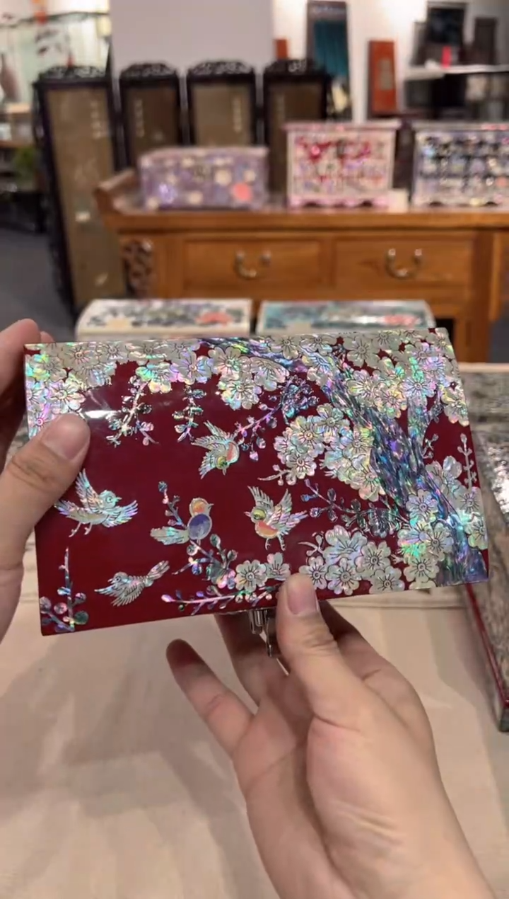 微瑕鱼锁绒布底·弘贝雅螺钿漆器文化馆