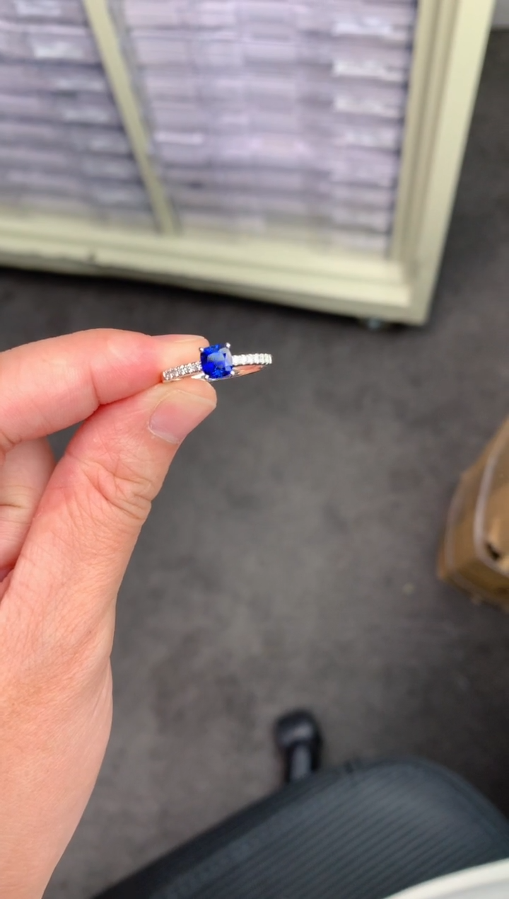 【闪购商品】蓝宝石戒指18K金镶嵌1ct皇家蓝戒指