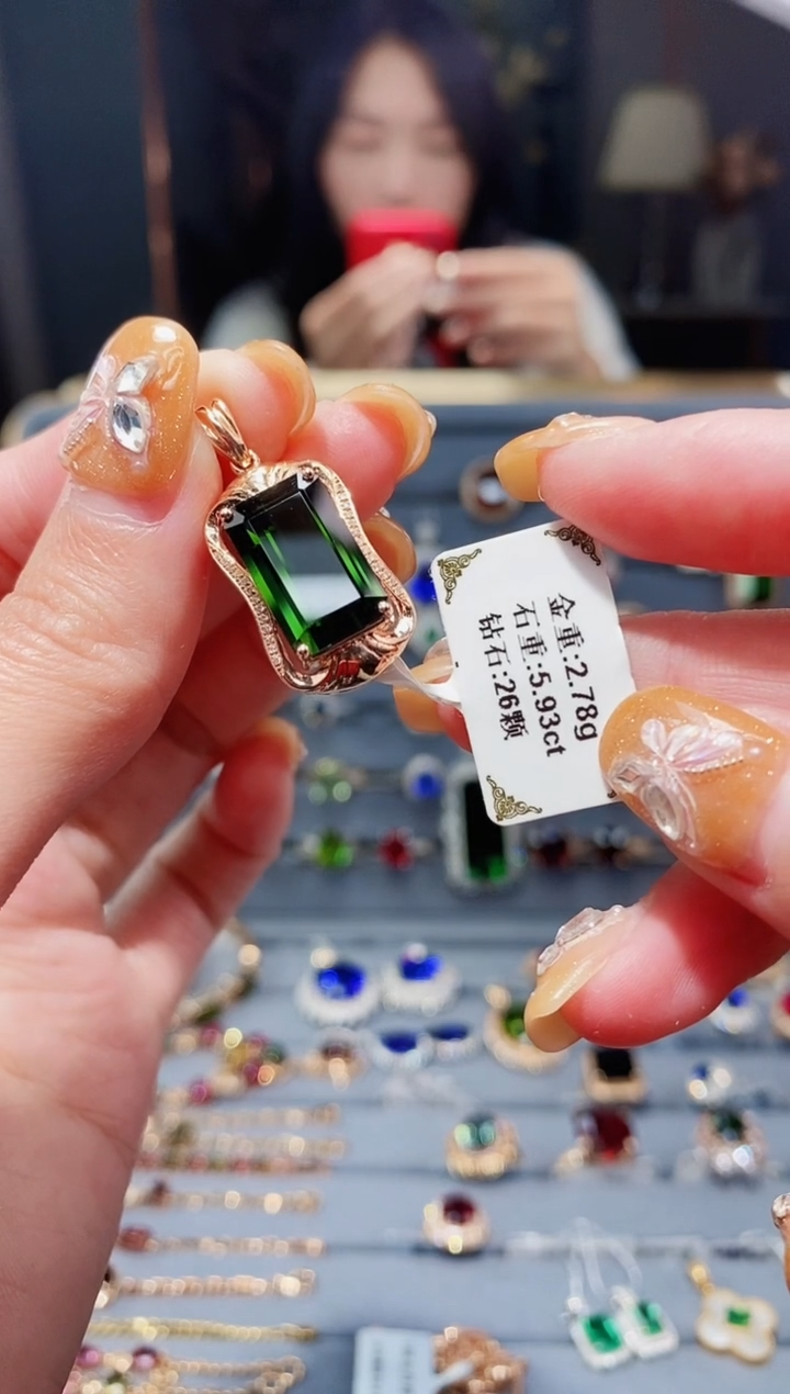 【闪购商品】碧玺颈饰18K金镶嵌5.93ct