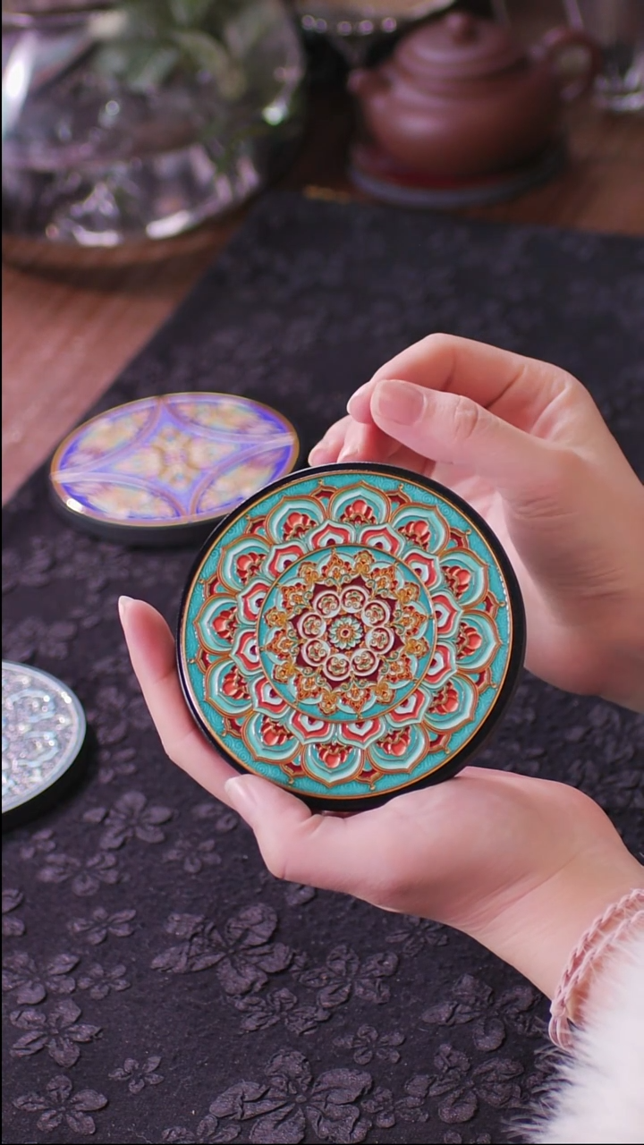 壹藏贰宝盛光图案杯垫一片