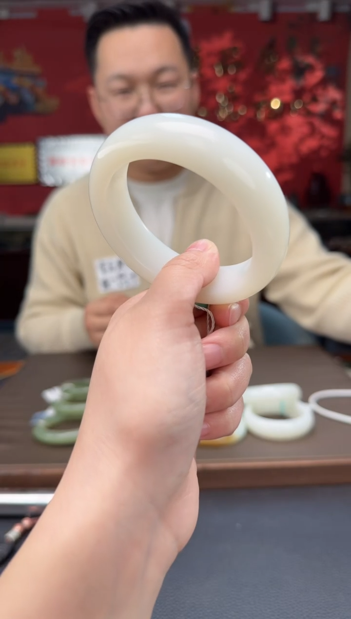 【闪购商品】和田玉.未镶嵌白玉宽版镯55-62