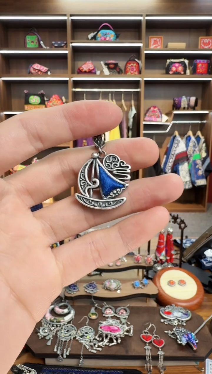 【闪购商品】织绣164蒙阿苏苗绣传承