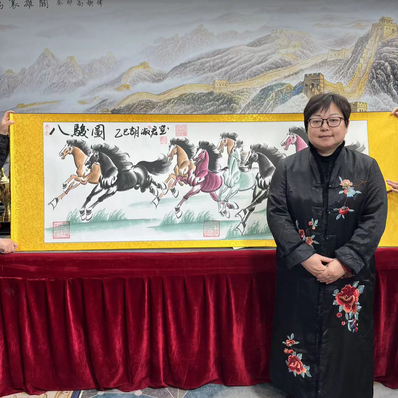 书法家程淑君八骏图6章带礼桶