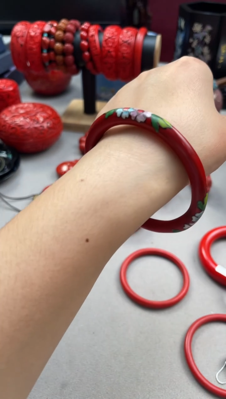 杨*扬州漆器雕漆景泰蓝手镯