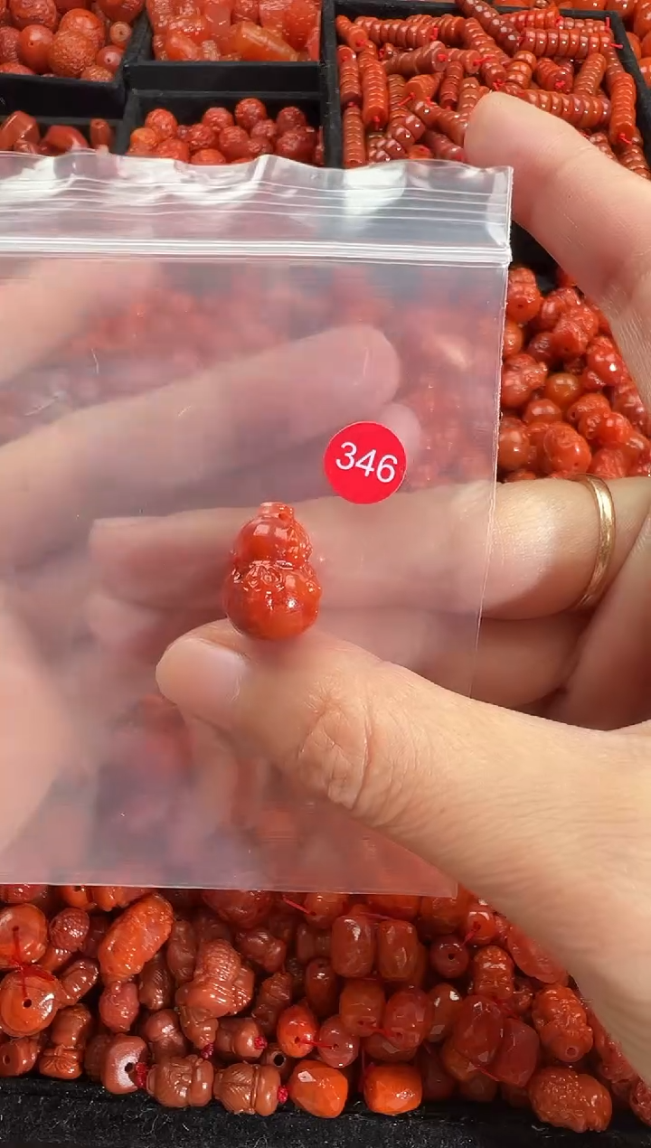 颈饰未镶嵌南红玛瑙1