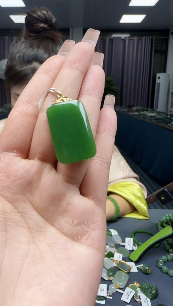 【闪购商品】和田玉挂件18K金镶嵌1