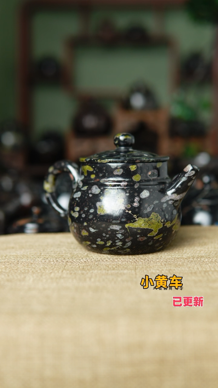 梅花玉如意壶绿梅