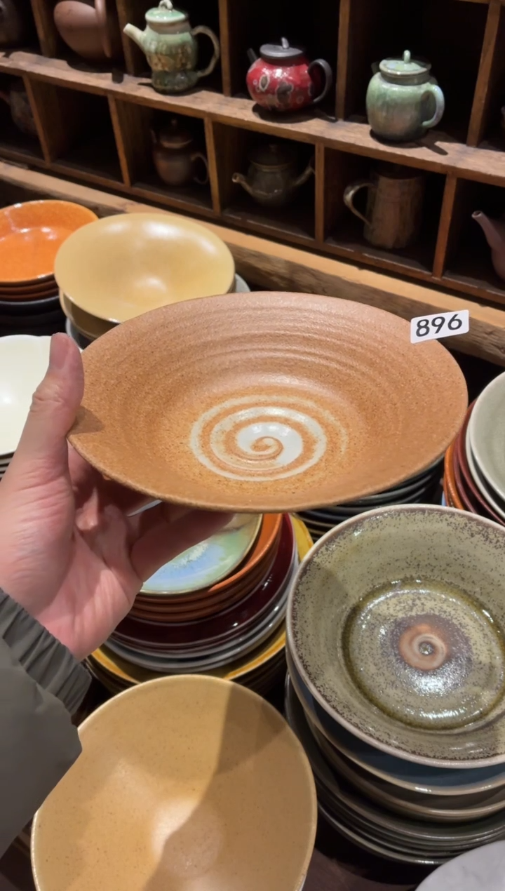 瓷片M****g896黄色手工盘1个
