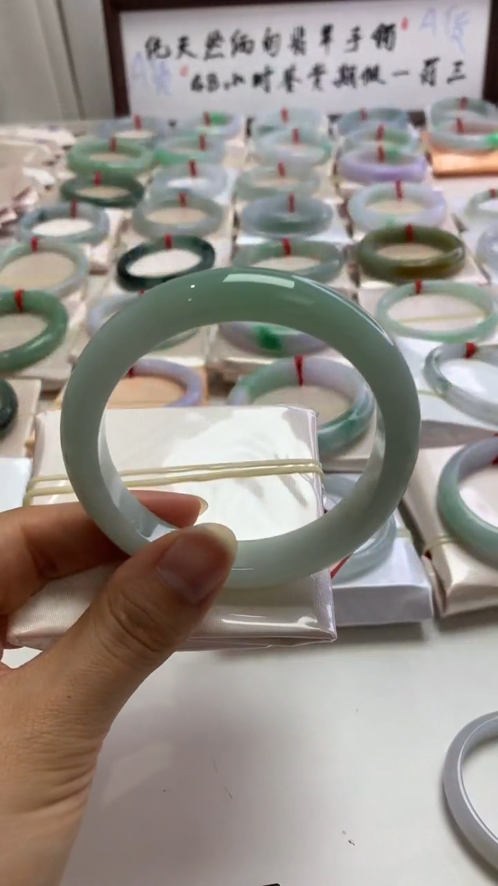 未镶嵌手镯翡翠61.8甜绿