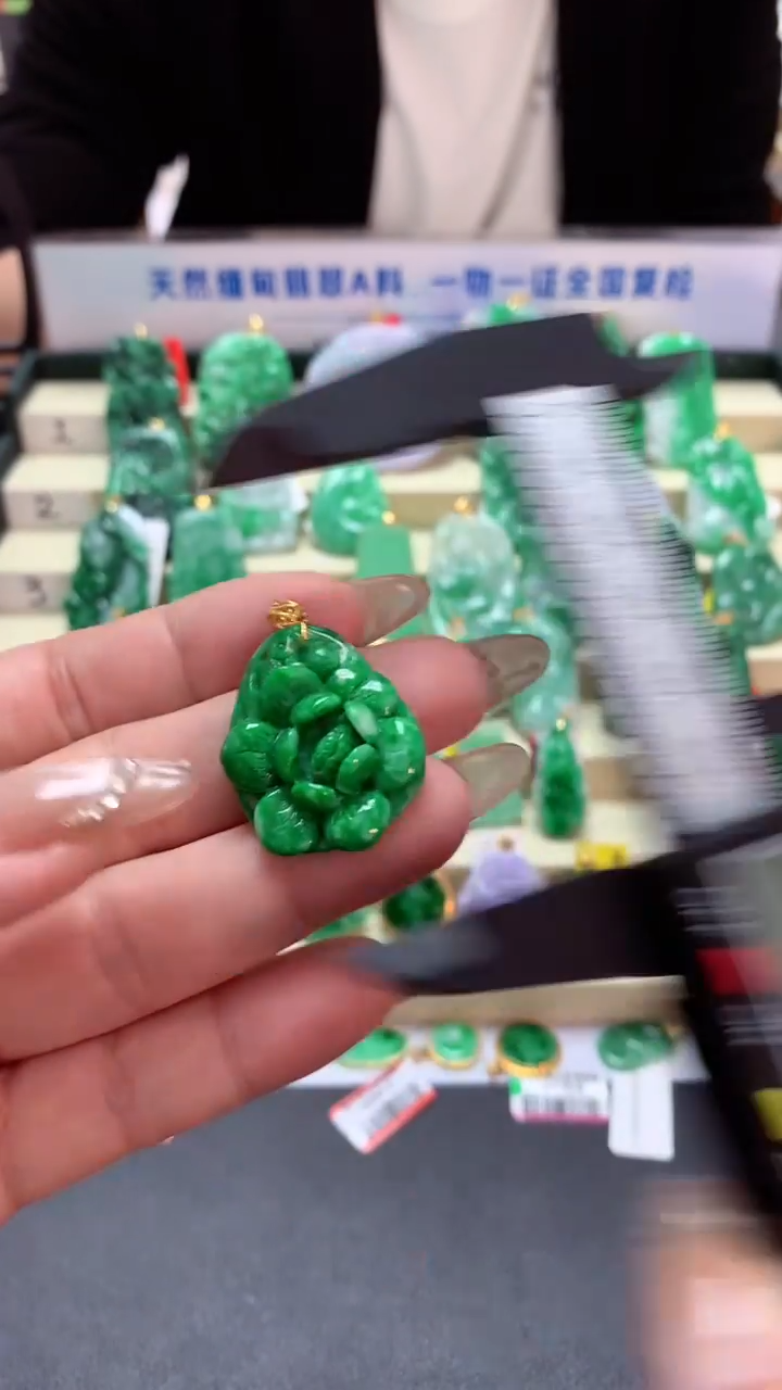 【闪购商品】翡翠吊坠(不含链)18K金镶嵌挂件