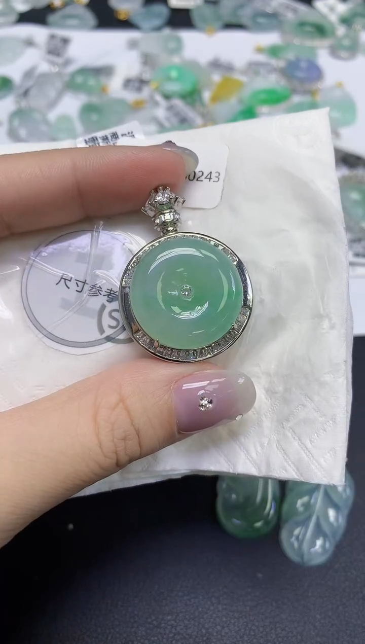 颈饰未镶嵌翡翠天然缅甸翡翠A货百元以上9元证书费自理