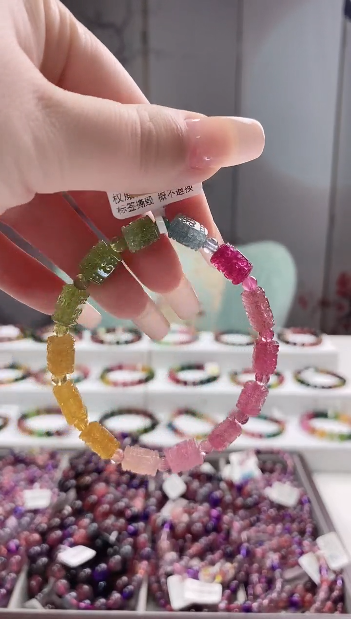 【闪购商品】碧玺回纹单圈未镶嵌多人多样性发其一