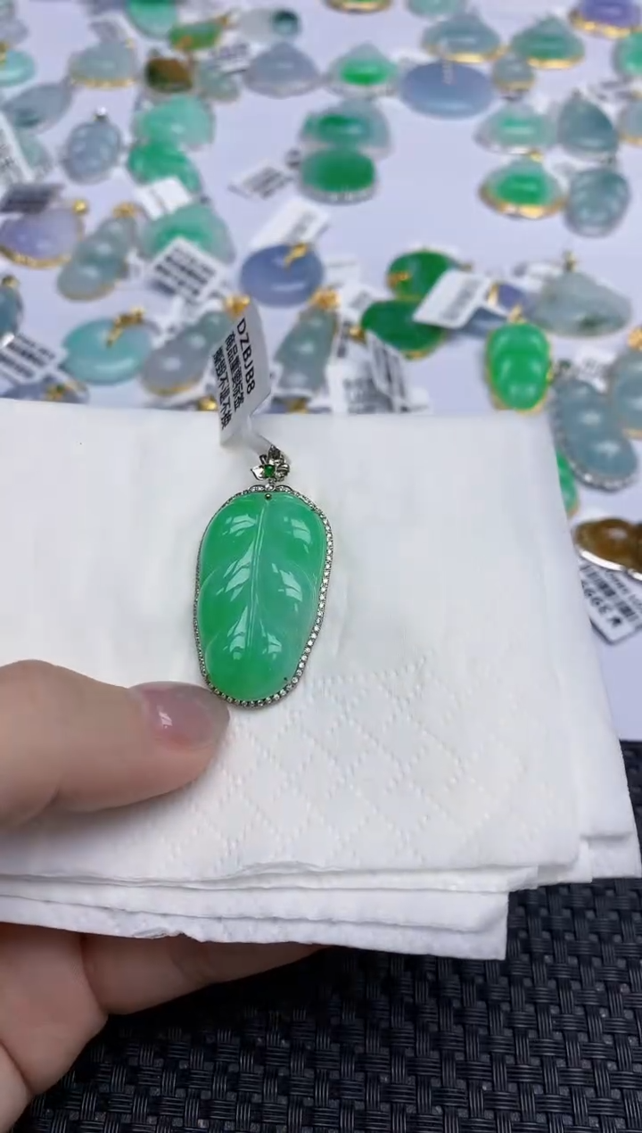 【闪购商品】翡翠颈饰18K金镶嵌天然翡翠A货