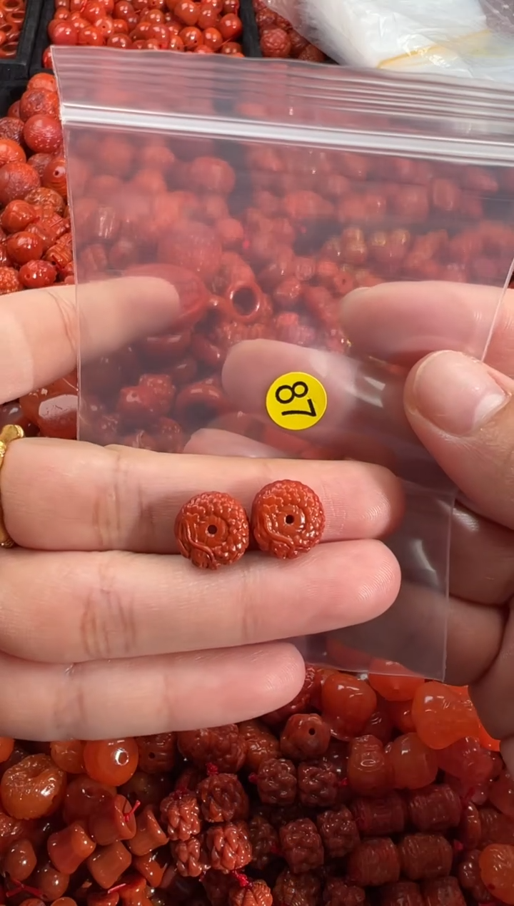 南红玛瑙未镶嵌颈饰1