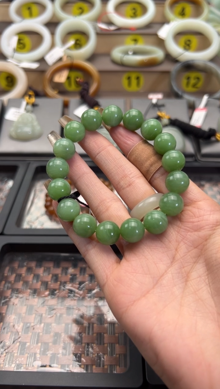 【闪购商品】和田玉手串未镶嵌且末料黑羊洞碧玉卡12手串
