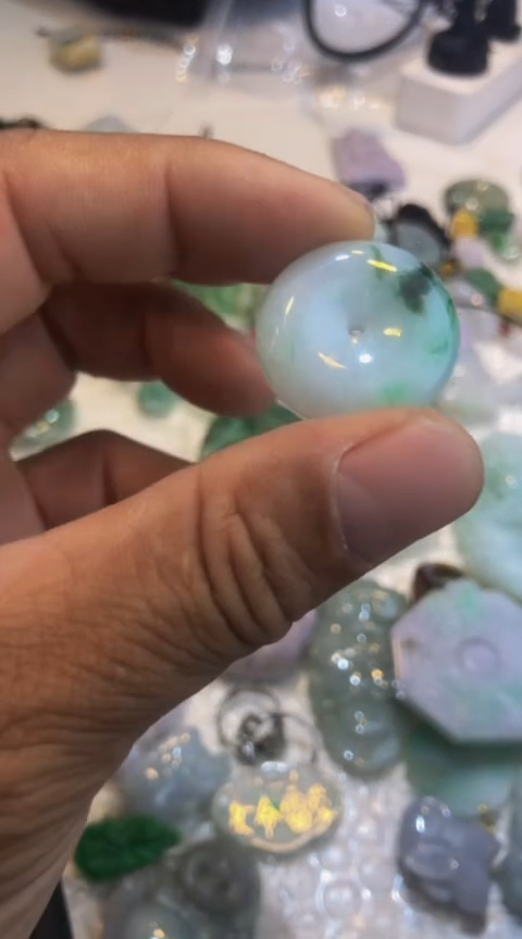 【闪购商品】翡翠吊坠(不含链)未镶嵌飘花平安扣