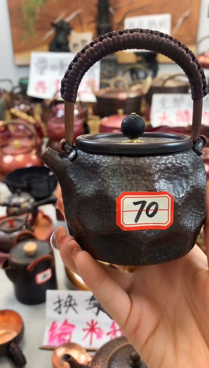 毛黑石头纹提梁壶 