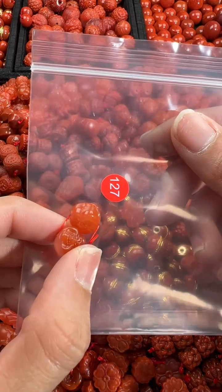 南红玛瑙未镶嵌颈饰1