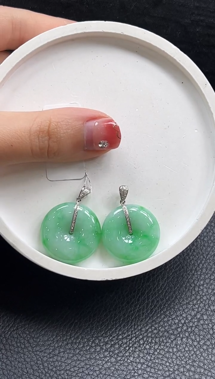 【闪购商品】翡翠颈饰18K金镶嵌平安扣
