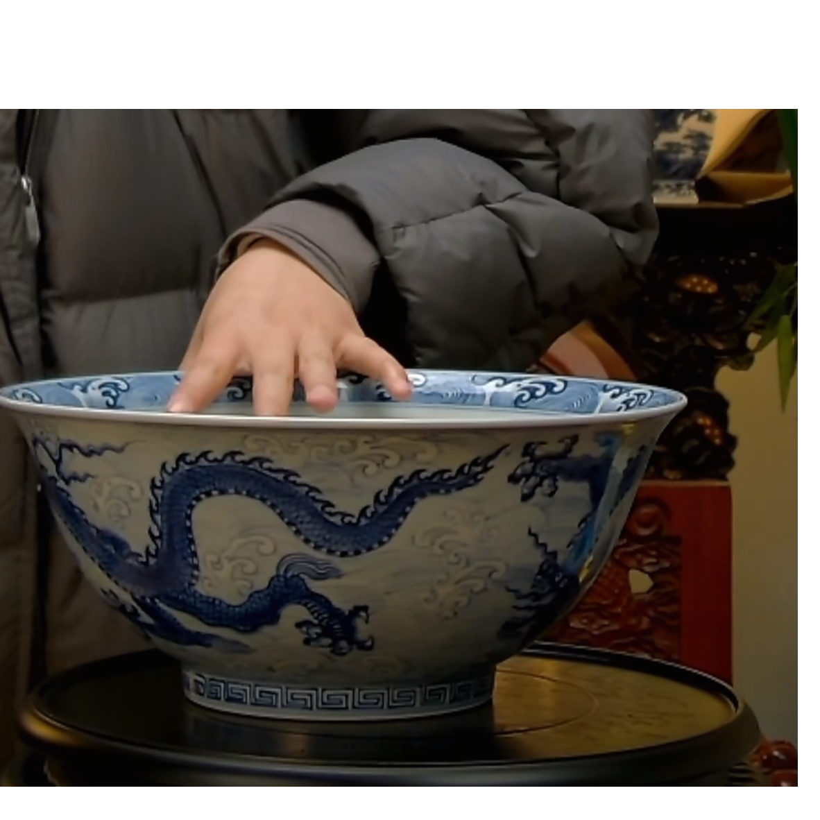 明   宣德青花龙纹碗