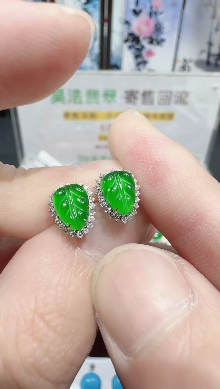 颈饰18K金镶嵌翡翠寄售回流，不退不换