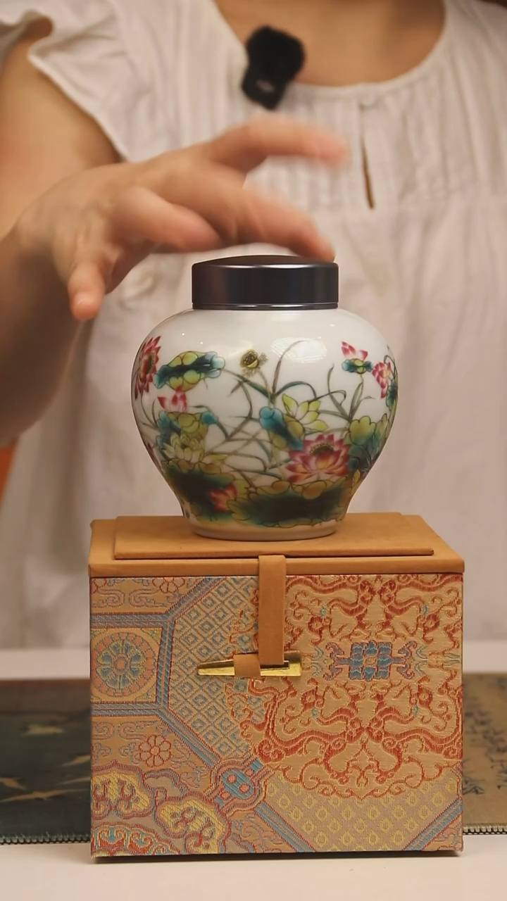 景德镇高温瓷茶叶罐莲花