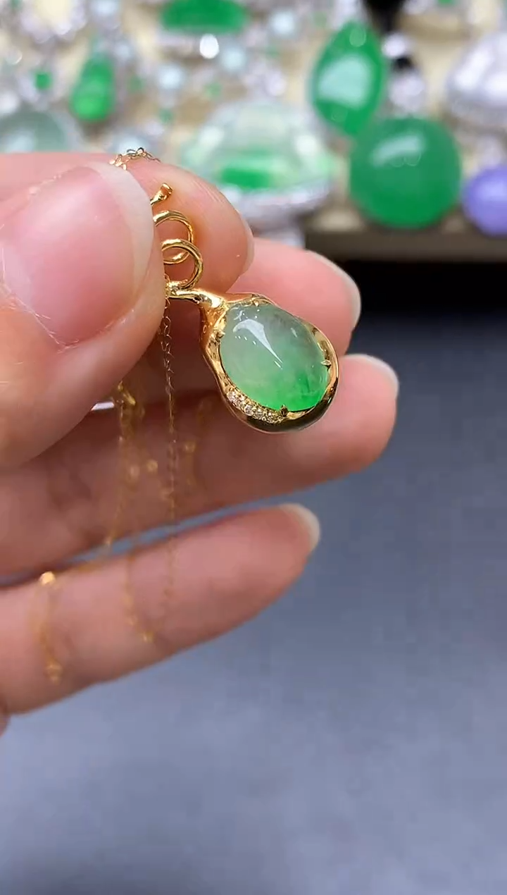 颈饰18K金镶嵌翡翠475-中国好珍宝