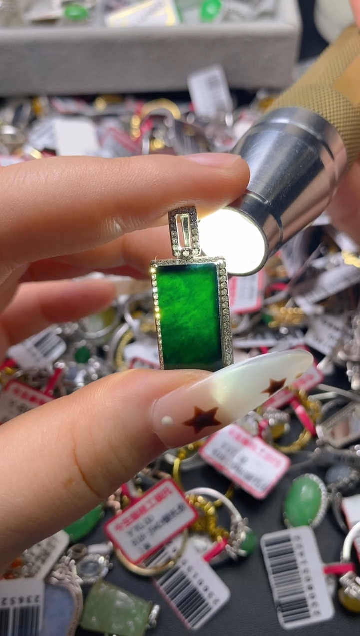 未镶嵌戒指翡翠百内无证书