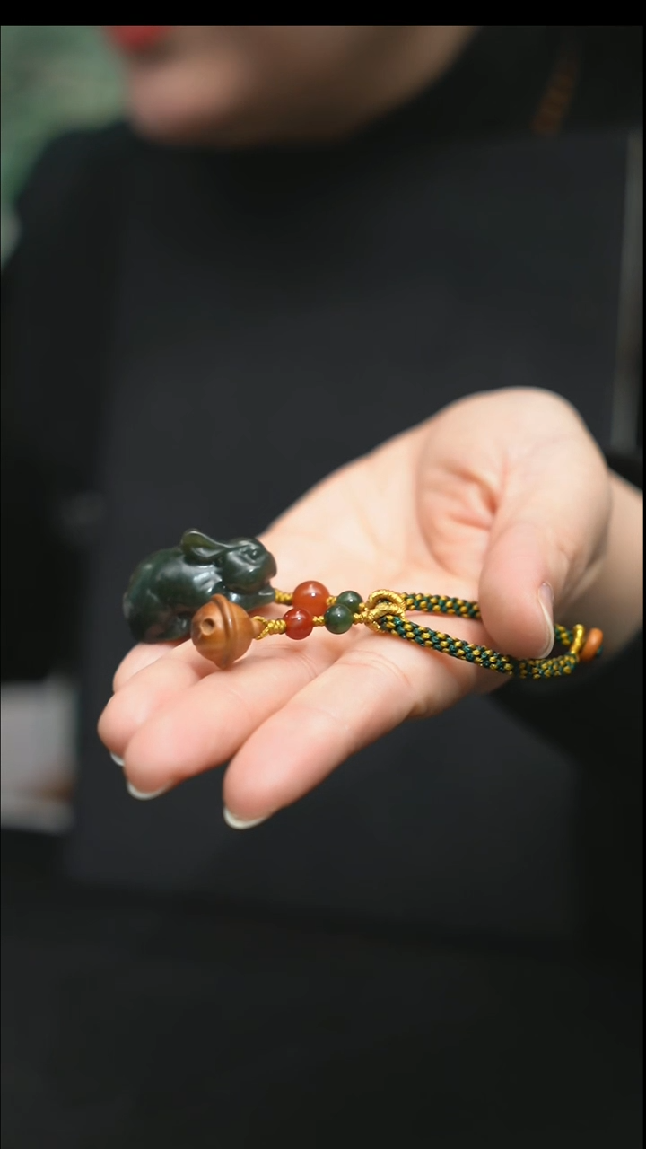 颈饰未镶嵌和田玉兔兔