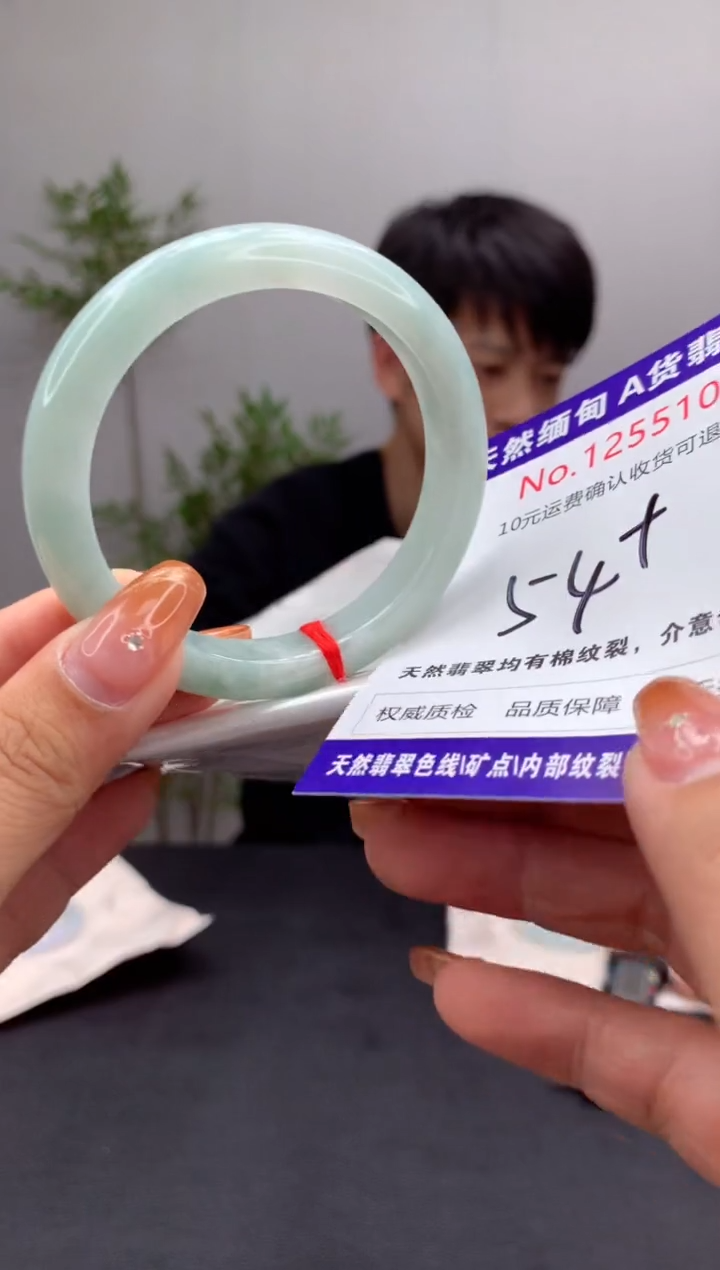 未镶嵌手镯翡翠有纹，完美者勿拍