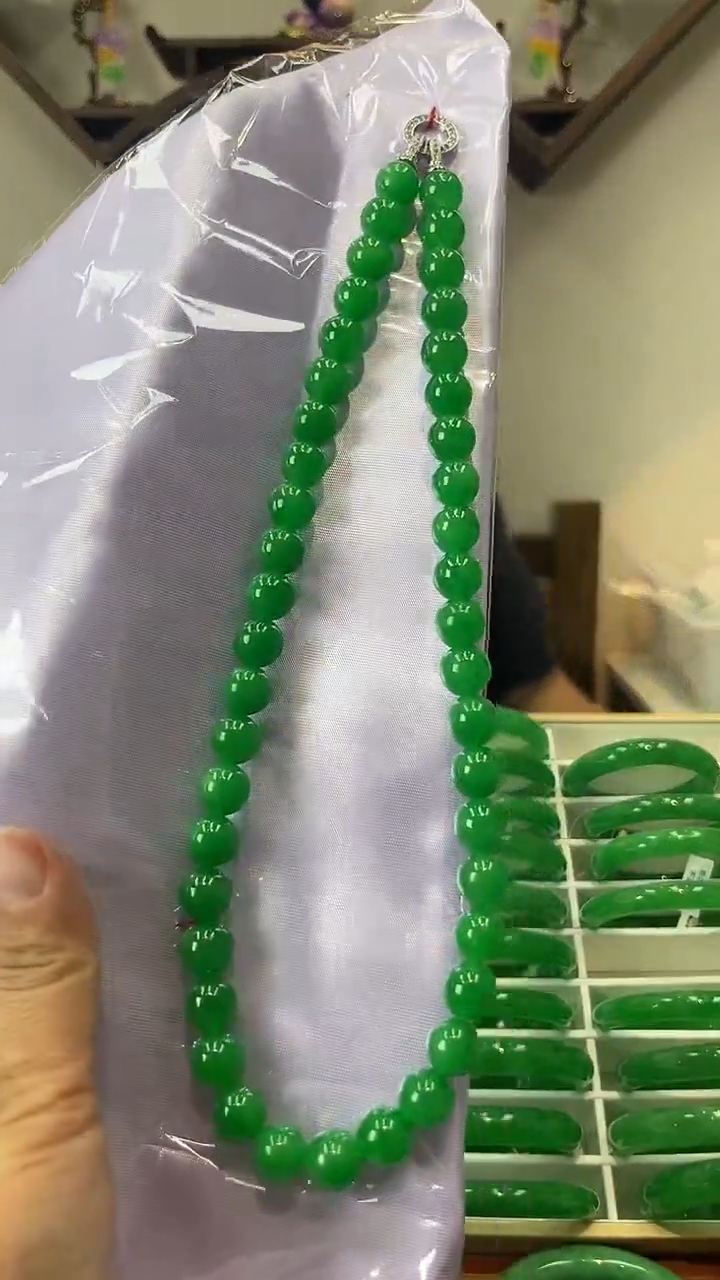 【闪购商品】砖雕闪64 辣阳绿项链