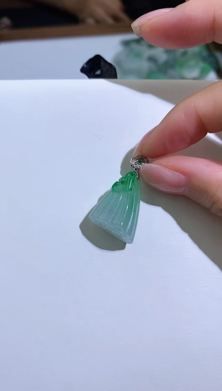 【闪购商品】翡翠颈饰18K金镶嵌025022378