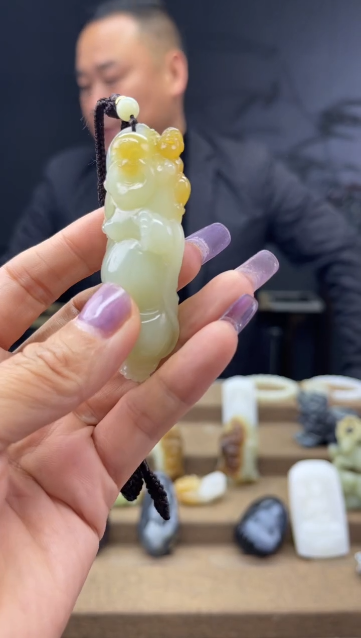 颈饰未镶嵌和田玉1