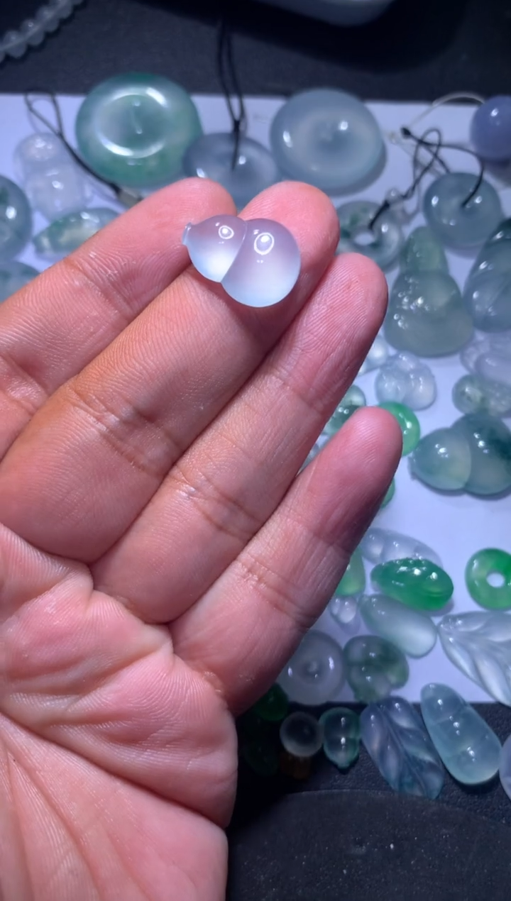 【闪购商品】翡翠颈饰未镶嵌葫芦