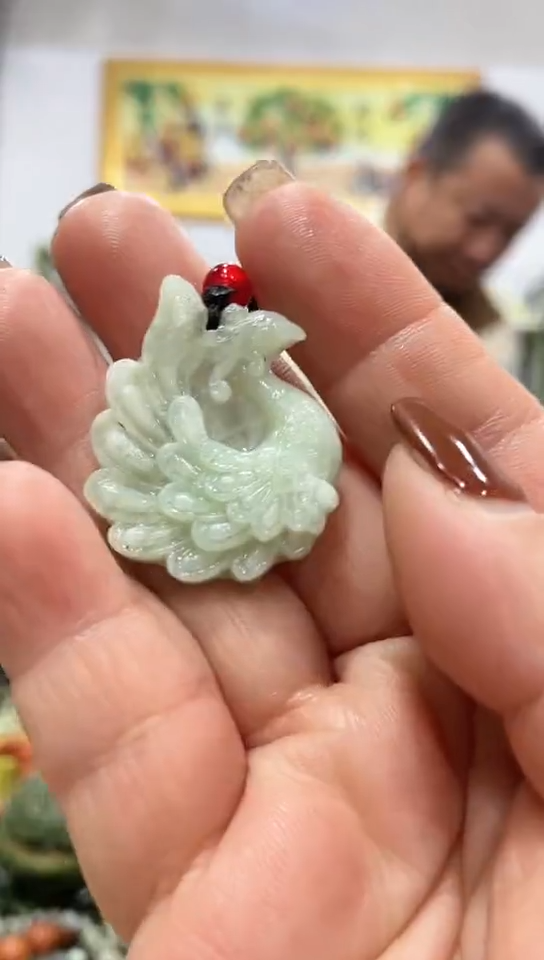 未镶嵌蛇纹石玉吊坠 