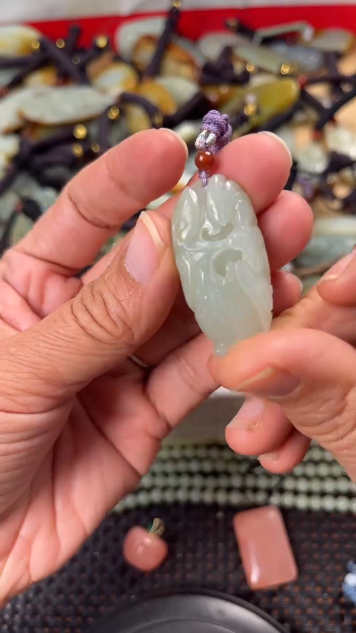 【闪购商品】和田玉颈饰未镶嵌多样性发货没有证书拍一发一有瑕