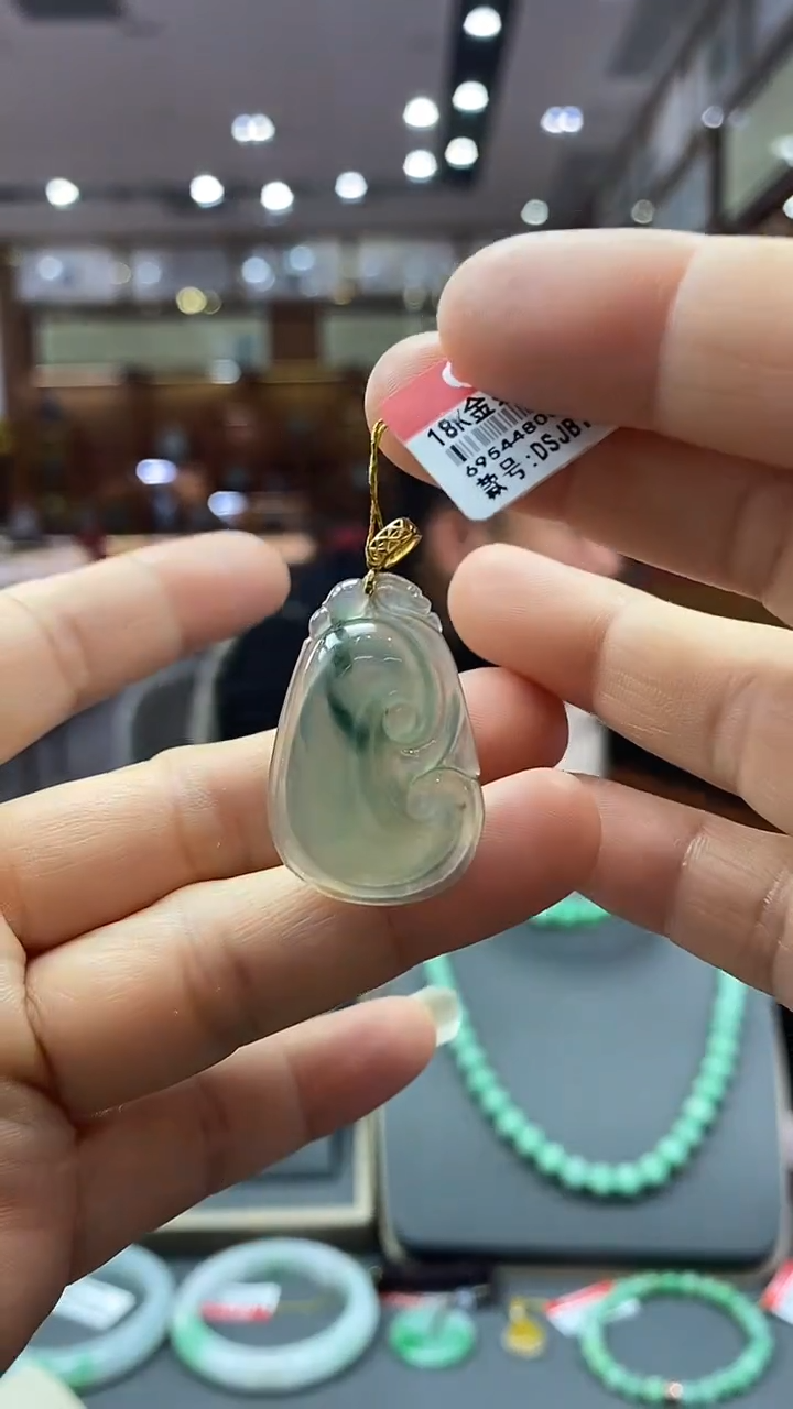 颈饰18K金镶嵌翡翠如意 90号