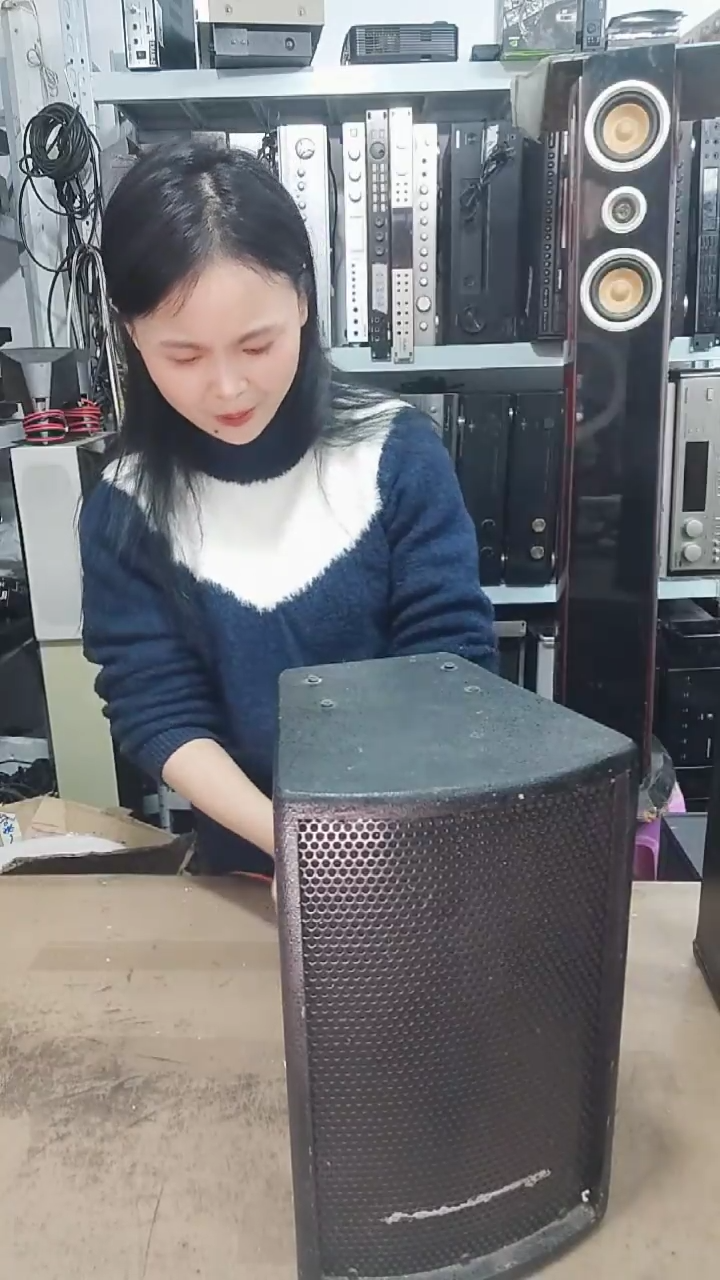 8新小卡包一个，不包邮费