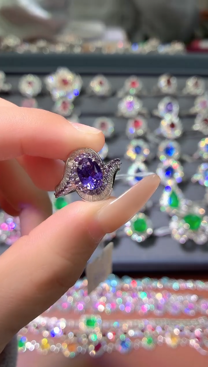 戒指彩色蓝宝石18K金镶嵌-2.03克拉*无烧紫蓝宝