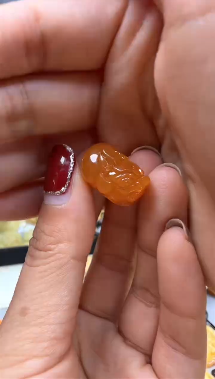 【闪购商品】琥珀裸石未镶嵌貔貅