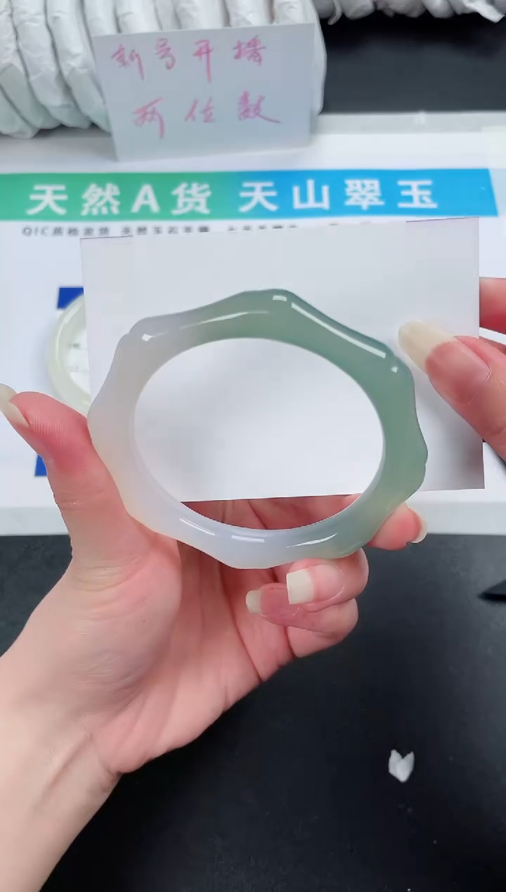 【闪购商品】石英质玉手镯合金182-57