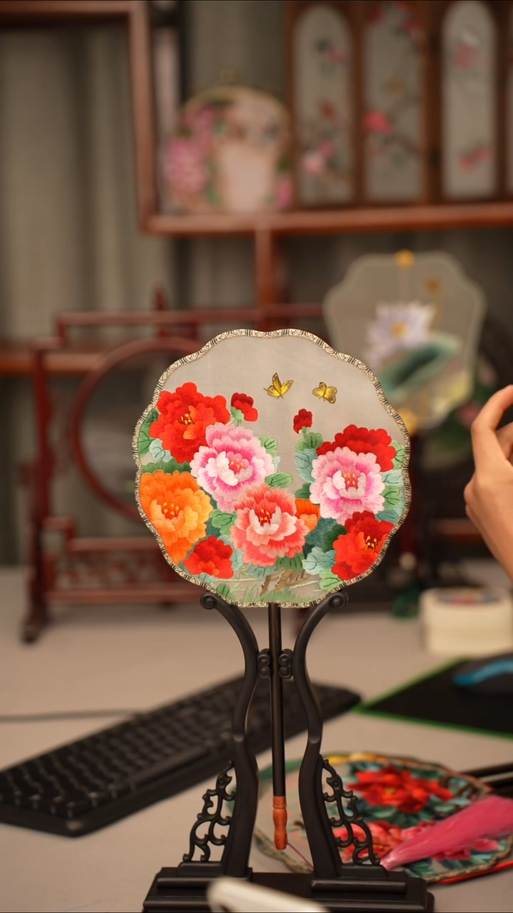 扇子苏绣作品手工团扇