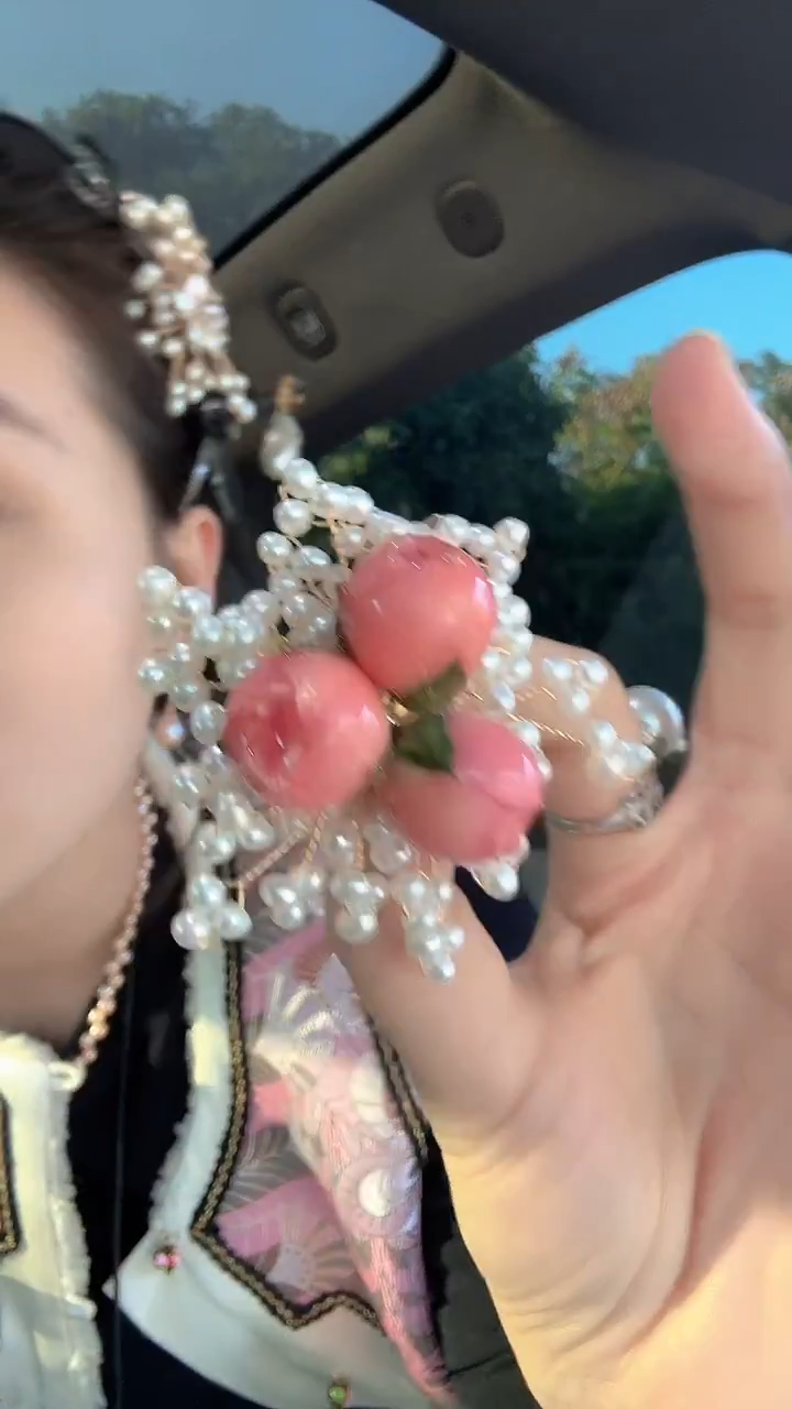 无铜合金三朵玫瑰花胸针