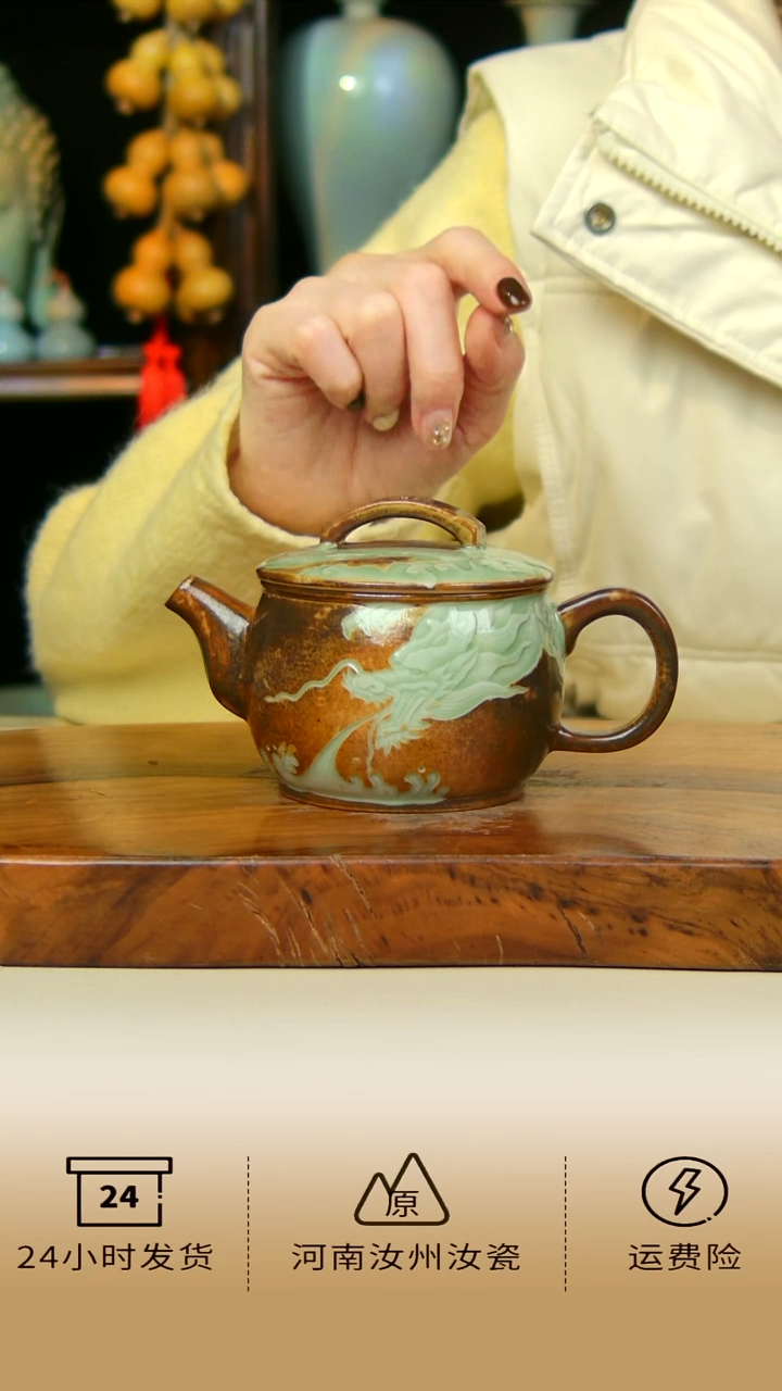 郗奎奎草木灰釉全手工雕刻龙吸水汉瓦壶不完美